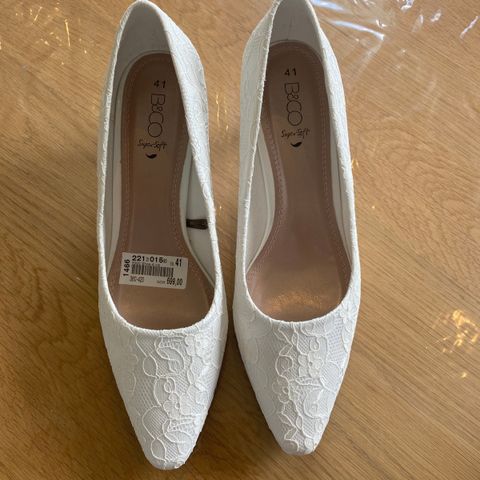 Hvite sko til bryllup