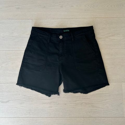 Sort Alma shorts fra Denim Studio