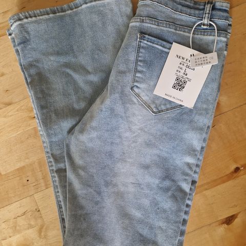 Jeans flare, high waist, nydelig lys blå god stretsj🩵 Ny!