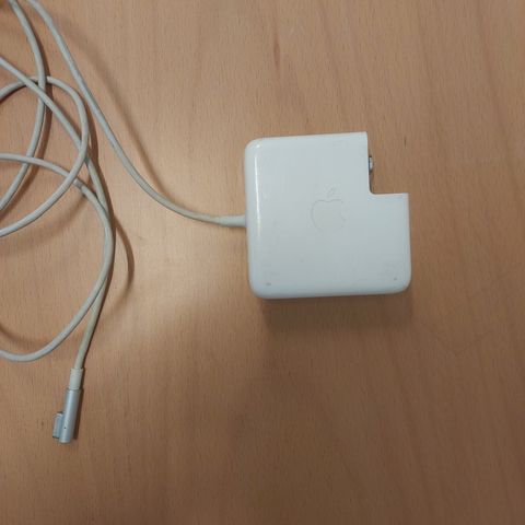 Apple 60W magsafe power adapter