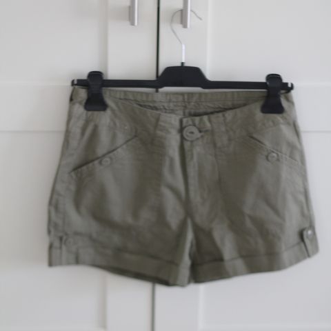 Ubrukte ONLY shorts i khaki