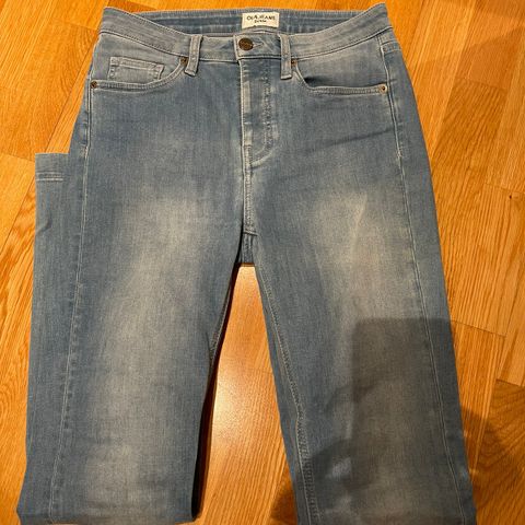 Lys dongeri bukse 27/30 fra OLAJEANS DENIM