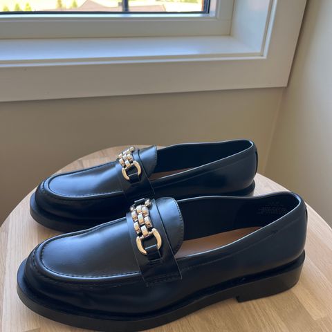 Svarte loafers fra H&M