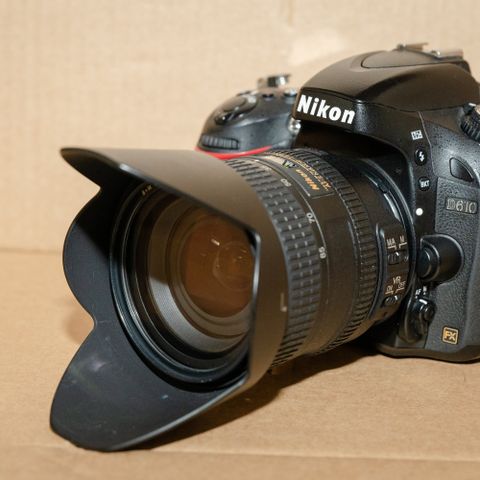 Nikon D610 med 24-85mm og blits