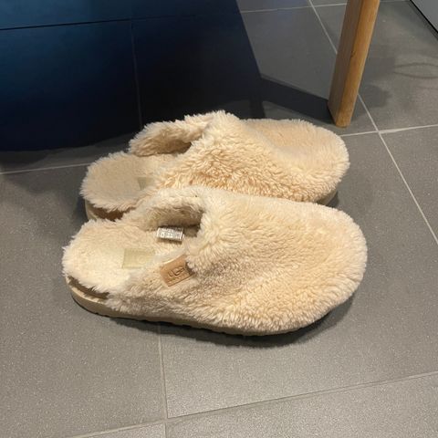 Ugg tøfler