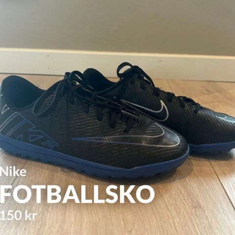 Pent brukt fotballsko fra Nike