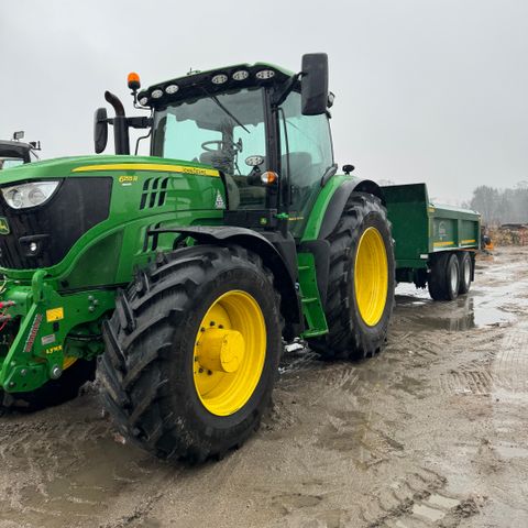 Traktor med henger utleie