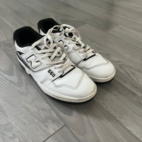 New Balance 550 hvite å svarte