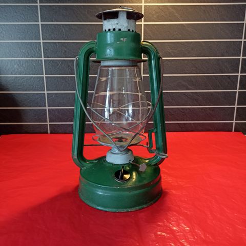 PARAFINLAMPE/ FJØSLYKT