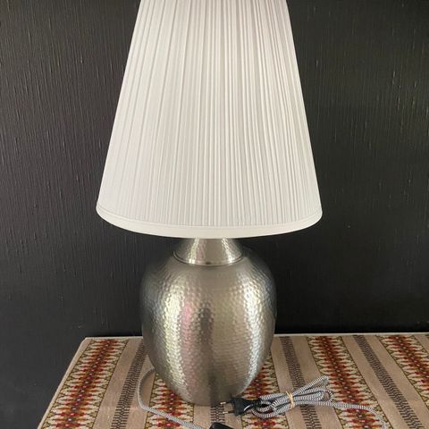 Ikea bordlampe m/ skjerm