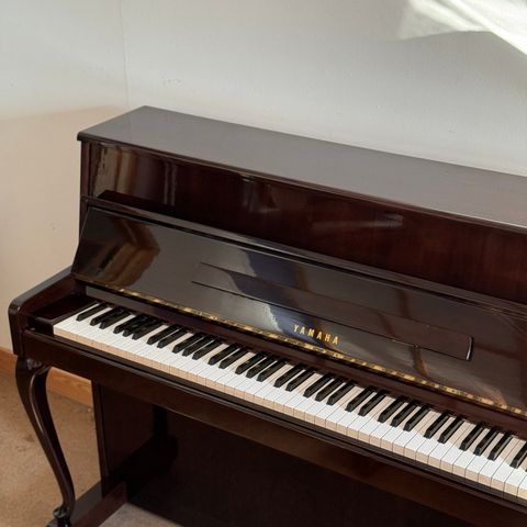 Yamaha Piano - stemming, frakt og krakk inkludert