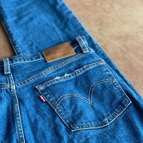 Klassisk Levis 501-bukse dame W28 L28 jeans olabukse