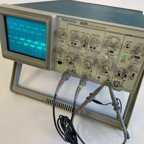 Tektronix 2225,  2-kanal, 50 MHz oscilloscope