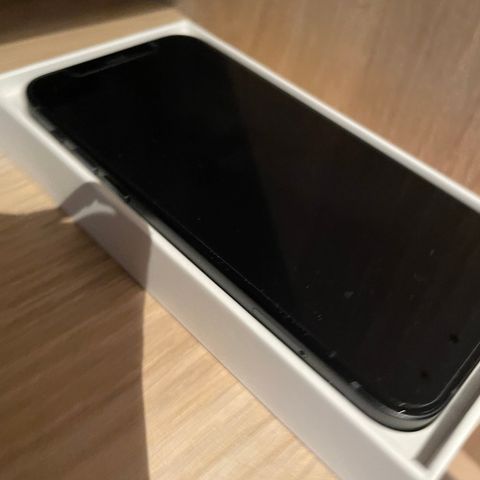 Iphone 12 64gb sort helt ny!