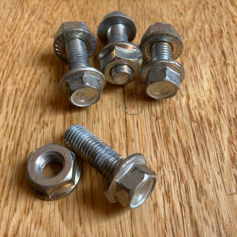 54 stk.bolter 10X30 mm med mutter selges samlet for kun kr. 100,-