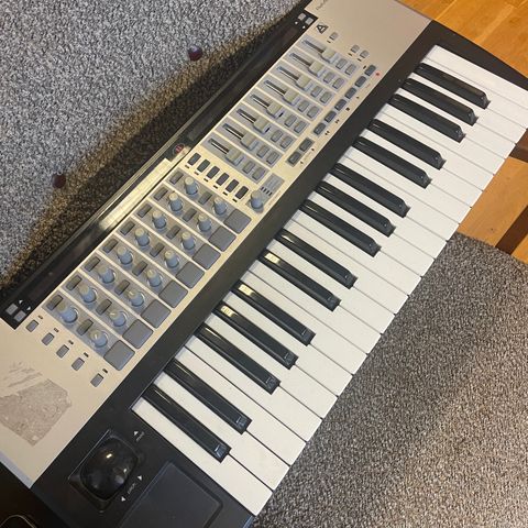 Novation remote SL37 Midi Keyboard med pads