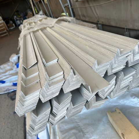 Vinkelprofil aluminium 300 cm lange.