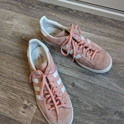 Rosa adidas sneakers