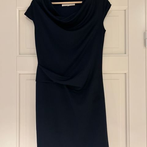 Klassisk blå kjole med kort arm - strl S - fra days like this