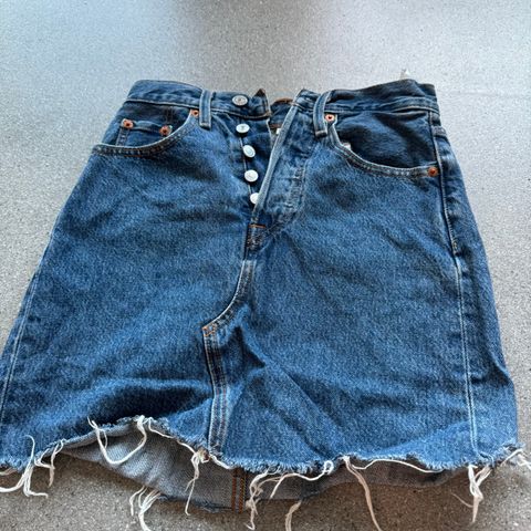 Levis dongeriskjørt