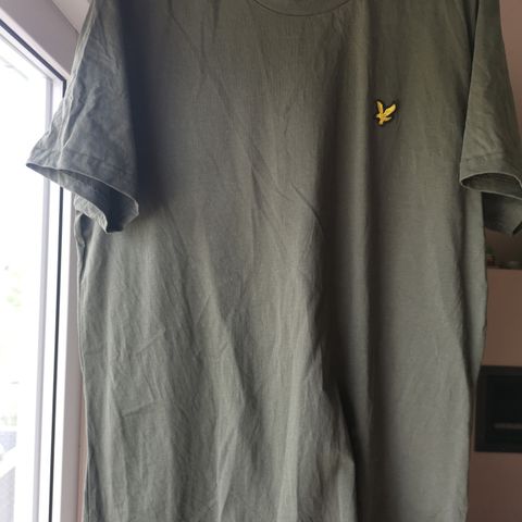 Lyle and Scott str. L. T-skjorte.