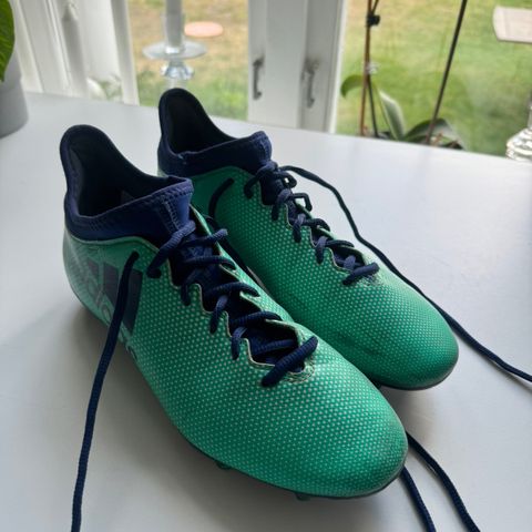 Adidas fotballsko str 41,5