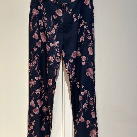 Bukse i 100 % silke fra Ahlvar Gallery