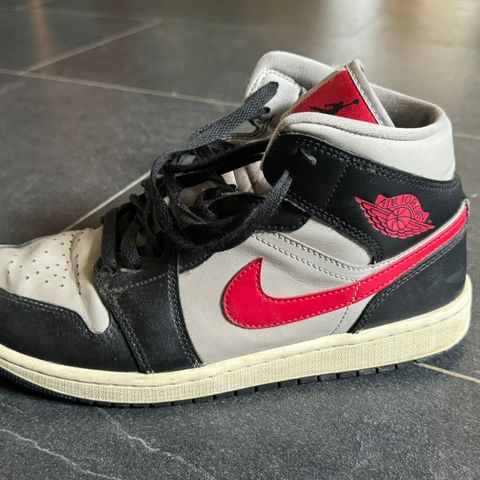 Nike Air Jordan 1 mid grå