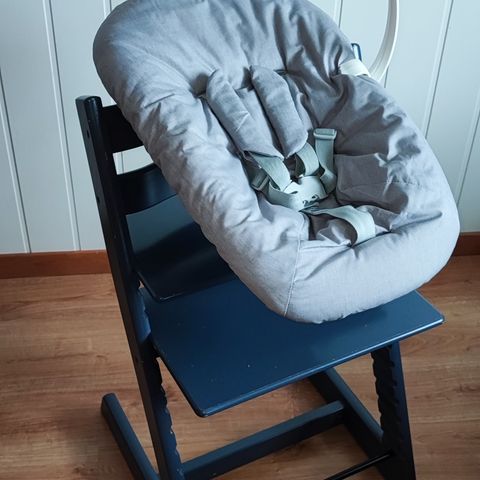 Nesten NY!. Newborn seat med lekebøyle.