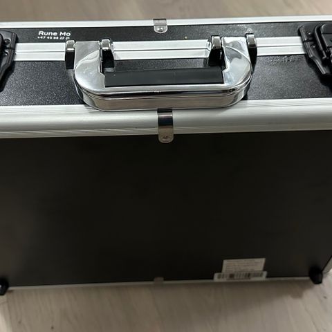 Elektron Digitakt med Flyht Pro Case til salgs