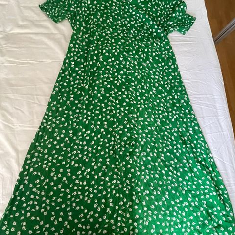 Ubrukt kjole fra HM mama i str 42