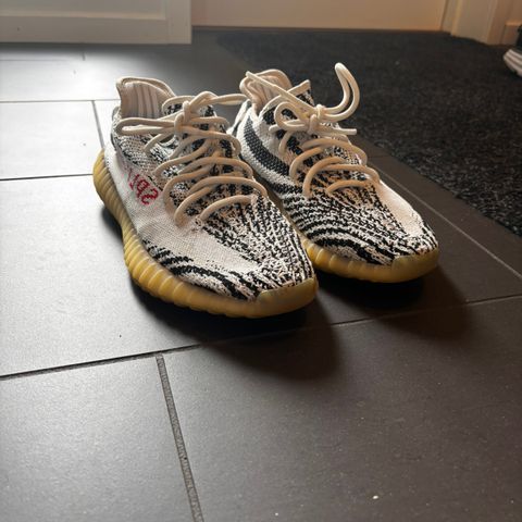 YEEZY Boost 350 V2 Zebra