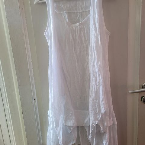 Hvit kjole fra missBaron