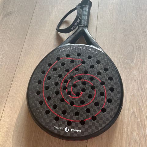 Svært lite brukt Cabra racket. Rund kontroll racket.