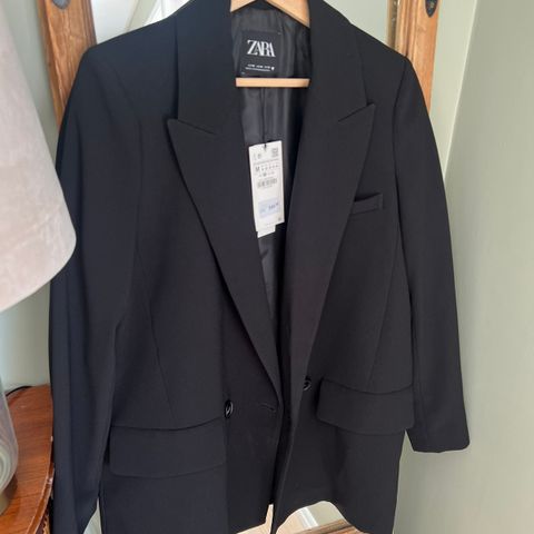 Ny blazer fra Zara (str M)