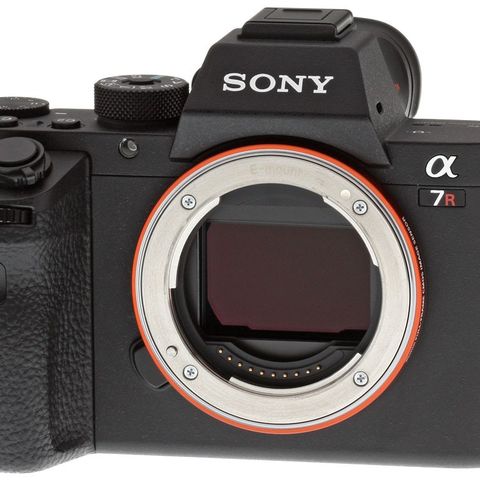 Sony A7RII kamerahus med tilbehør (batterier osv)