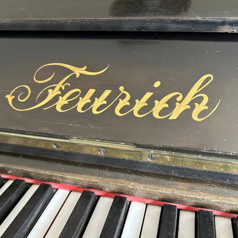 Gratis piano, kun fraktkostnader