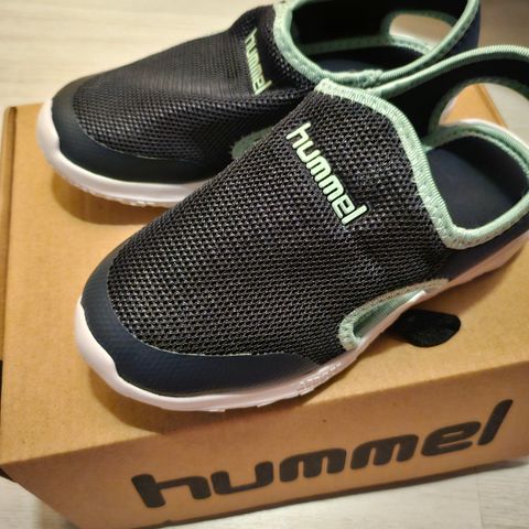 Hummel sandalsko