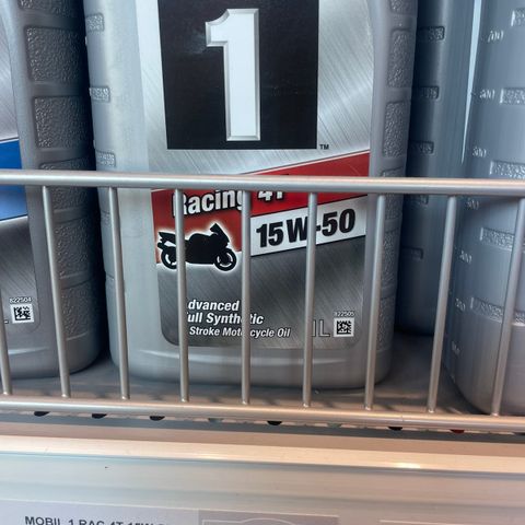 Halv pris på MC-oljer! Motul, Mobil 1 og andre. Fra 170,- for 4 liter!