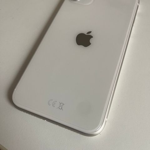 iPhone 11 Housing Hvit