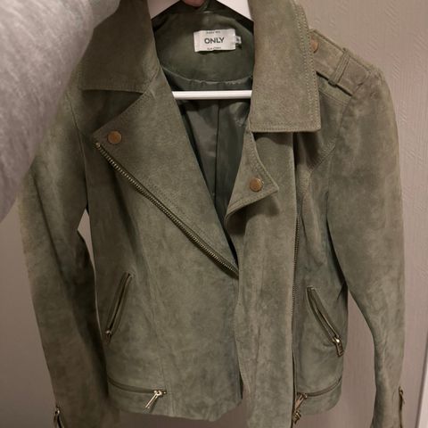 Imitert skinn-jakke i grønn