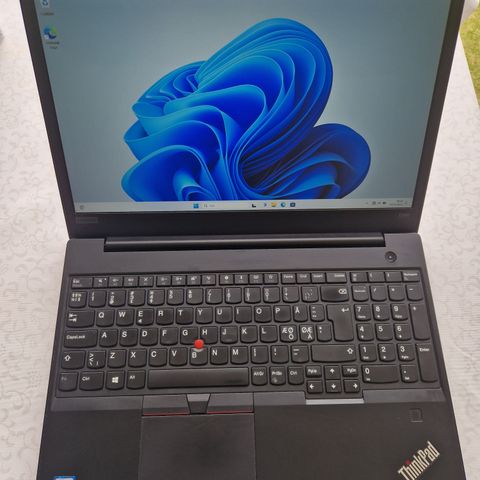 Kraftig Lenovo ThinkPad E590 | 15,6" FHD IPS | Core™ i5 8 Gen|16GB