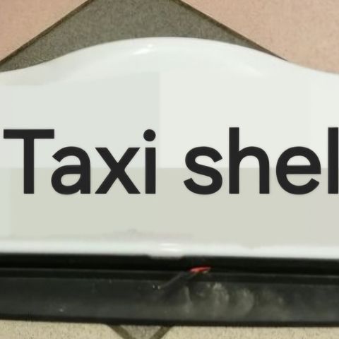 Taklampe for Taxi med magnetfot selges.