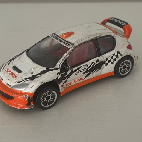 Knalltøff rallybil fra Realtoy. Skala ca 1/60.