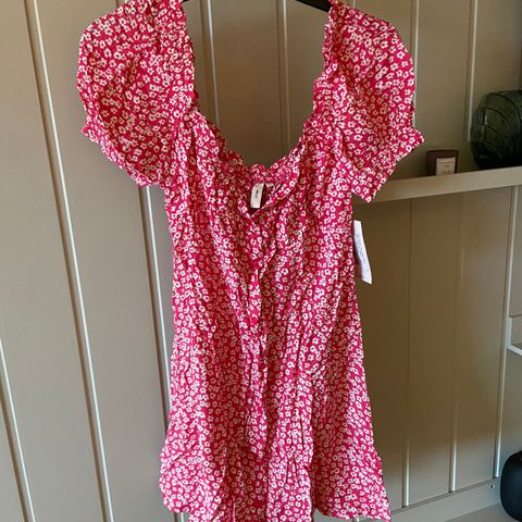 Flirty button dress fra Nelly