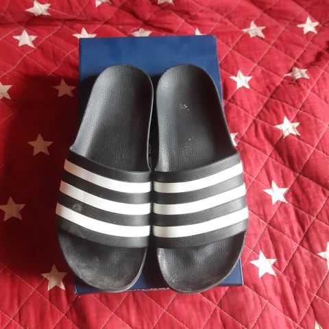 Adidas flip flop size 42