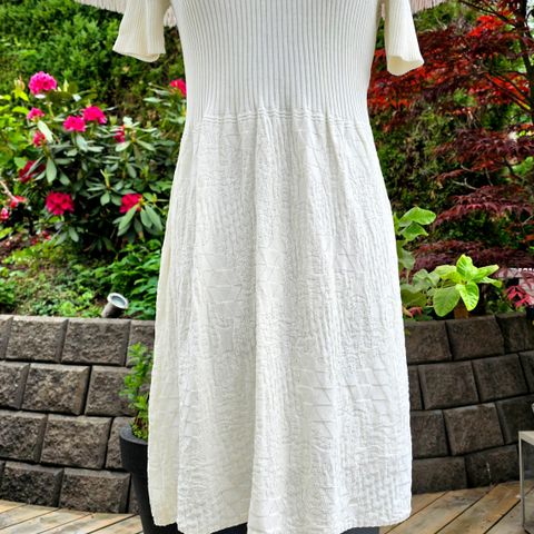 Nydelig hvit kjole fra M Missoni selges