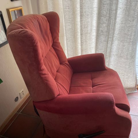 2 stk recliner stoler gis vekk. Stolene står i Austrheim. Ta kontakt på 98620119