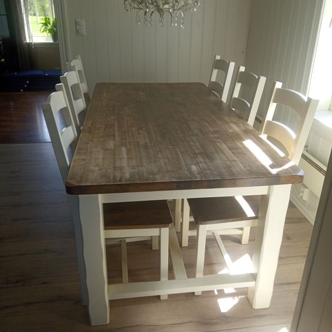 Kjøkkenbord med 6 stoler