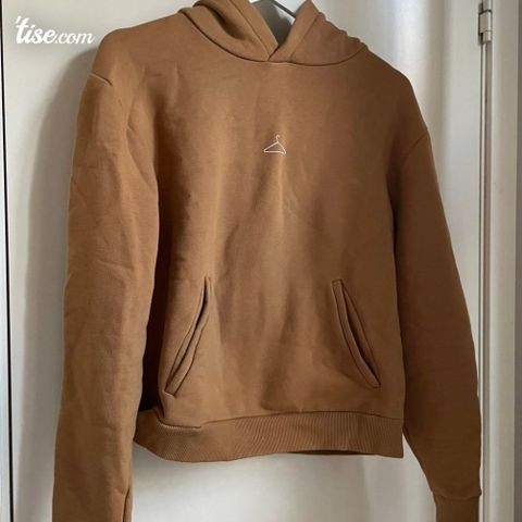 Holzweiler og Tommy Hilfiger hoodies